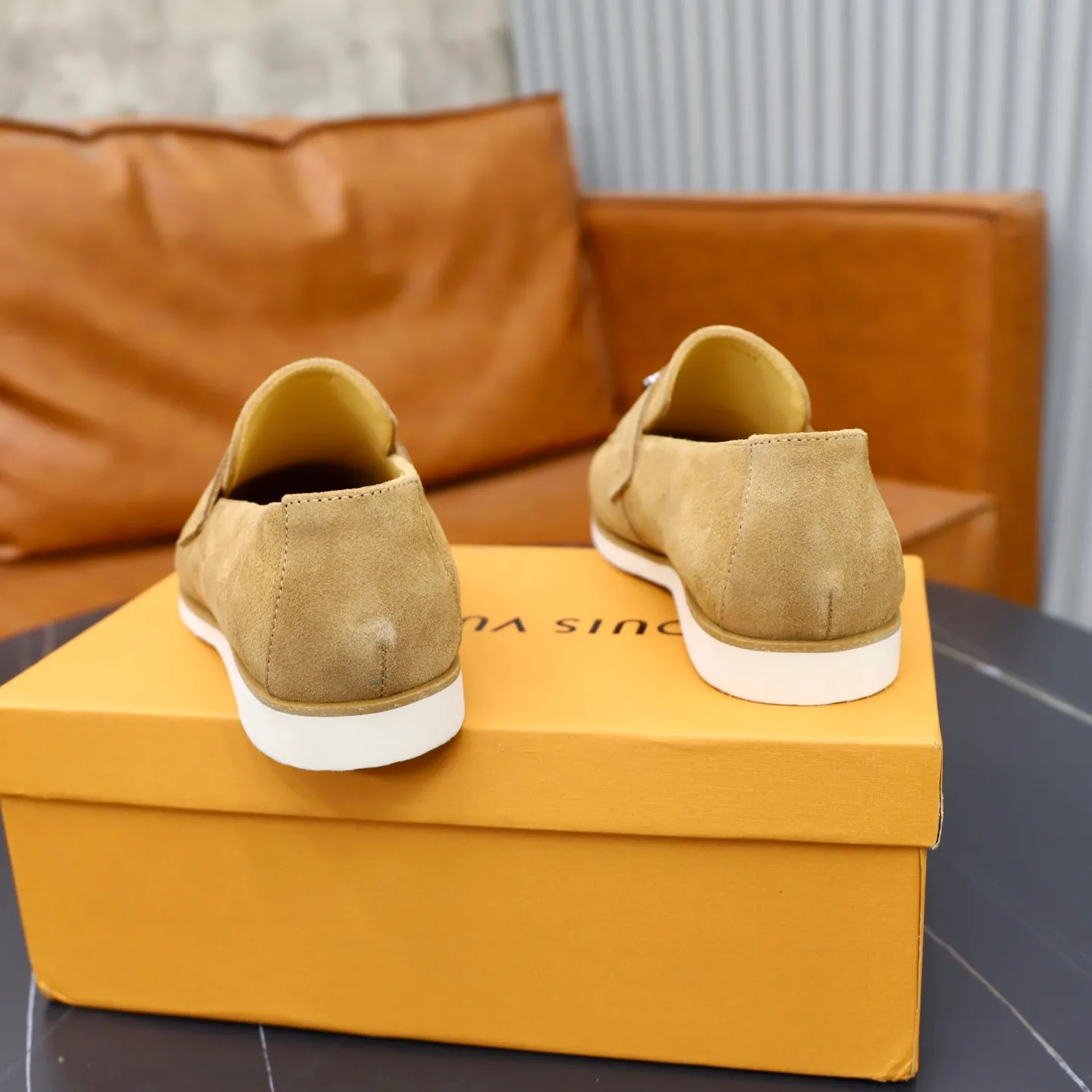 Ex-factory price: 442💰🙅‍♂️🙅‍♂️🙅‍♂️ Brand: LV Louis Vuitton Standard code: 38-44 (45 customized) Grade: Same as the official website Material: Original cow suede material stitching Comfortable and breathable cowhide lining Lightweight wear-resistant foam outsole Style category: Men's fashionable casual shoes Running sports shoes Distinguished luxury brand elements Top luxury color: actual picture color